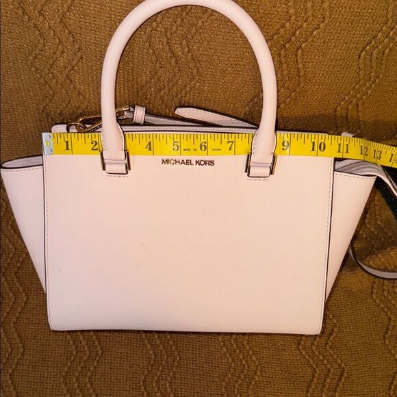 Michael Kors Blush Handbag with Sunglasses Set - Picture 11 of 13